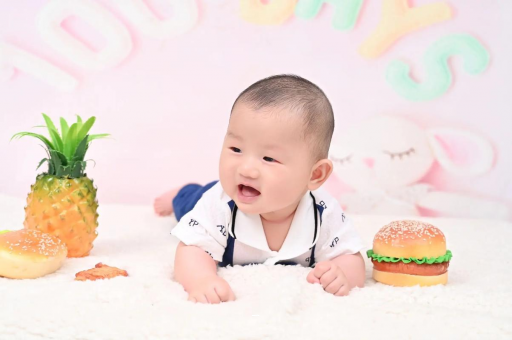 广州代怀试管生子宝宝手上小红点